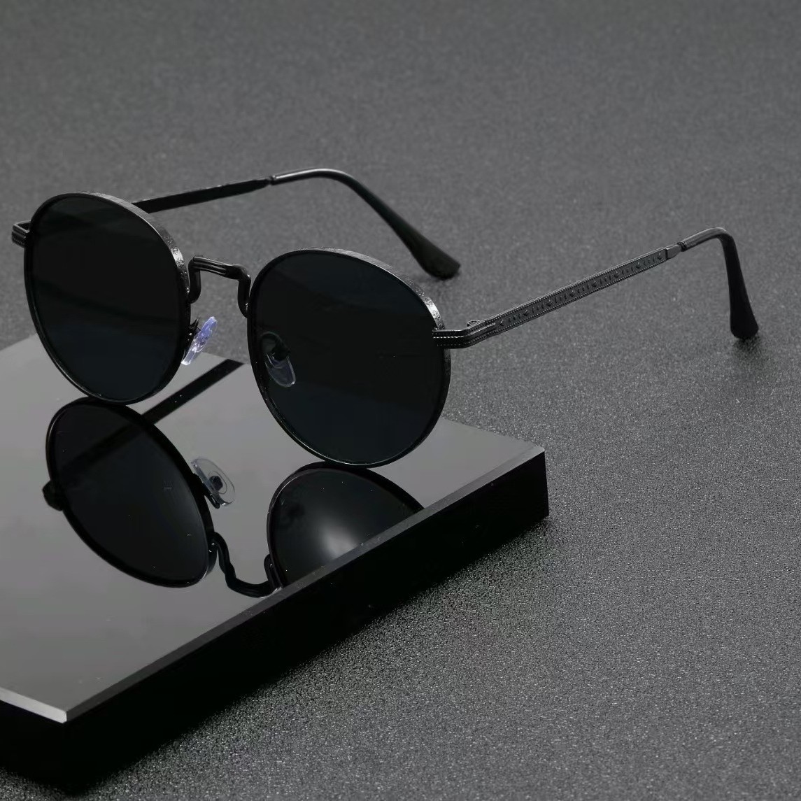 Fashion Classic Round Sunglass - Women'S Fashion Eyewear 评论和价格