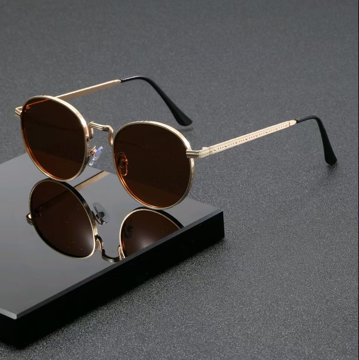 Fashion Classic Round Sunglass - Women'S Fashion Eyewear 评论和价格