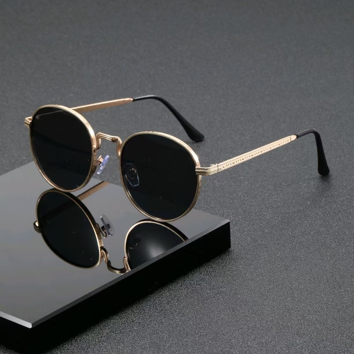 Fashion Classic Round Sunglass - Women'S Fashion Eyewear 评论和价格